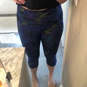 Athleta cropped leggings w/pockets in camo
